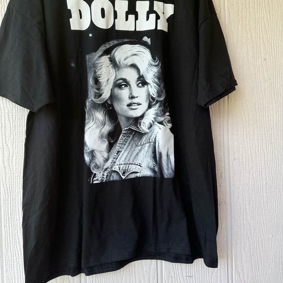 NEW Dolly Parton Plus Size Graphic T-shirt - Picture 4 of 6